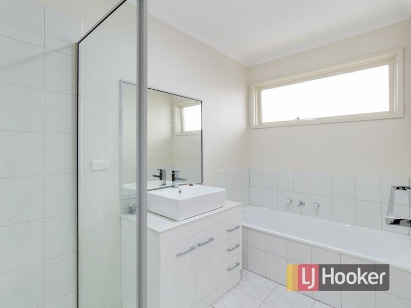 64 David Collins Drive, Endeavour Hills VIC 3802