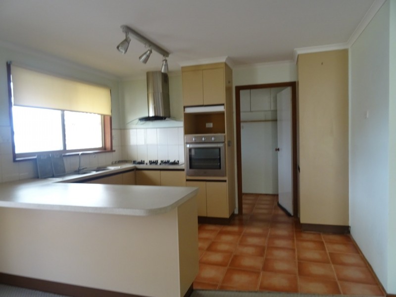 33 Inverness Street, Endeavour Hills VIC 3802