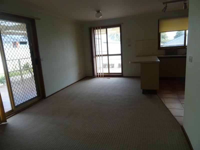 33 Inverness Street, Endeavour Hills VIC 3802