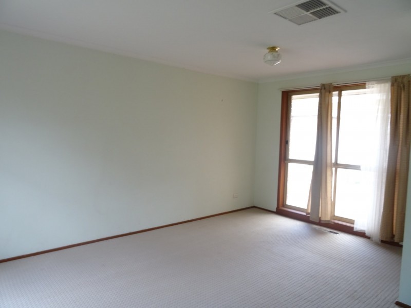 33 Inverness Street, Endeavour Hills VIC 3802