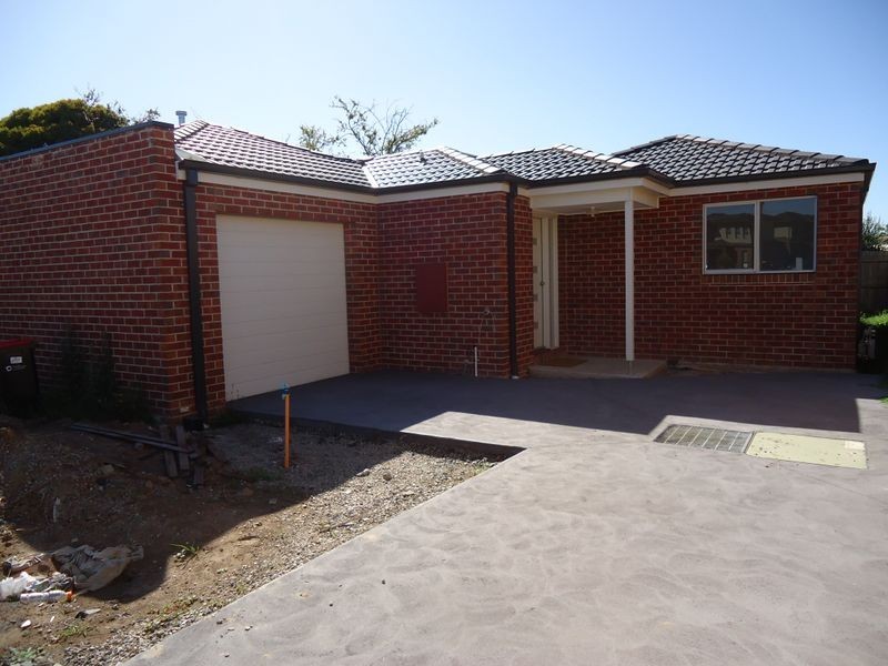 4/24 Hughes Crescent, Dandenong North VIC 3175