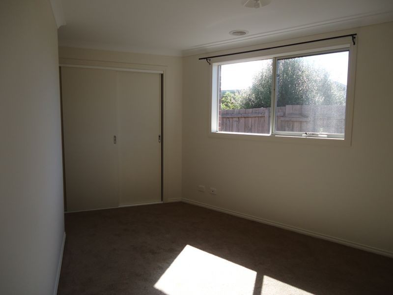 4/24 Hughes Crescent, Dandenong North VIC 3175