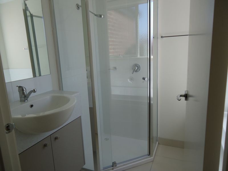 4/24 Hughes Crescent, Dandenong North VIC 3175