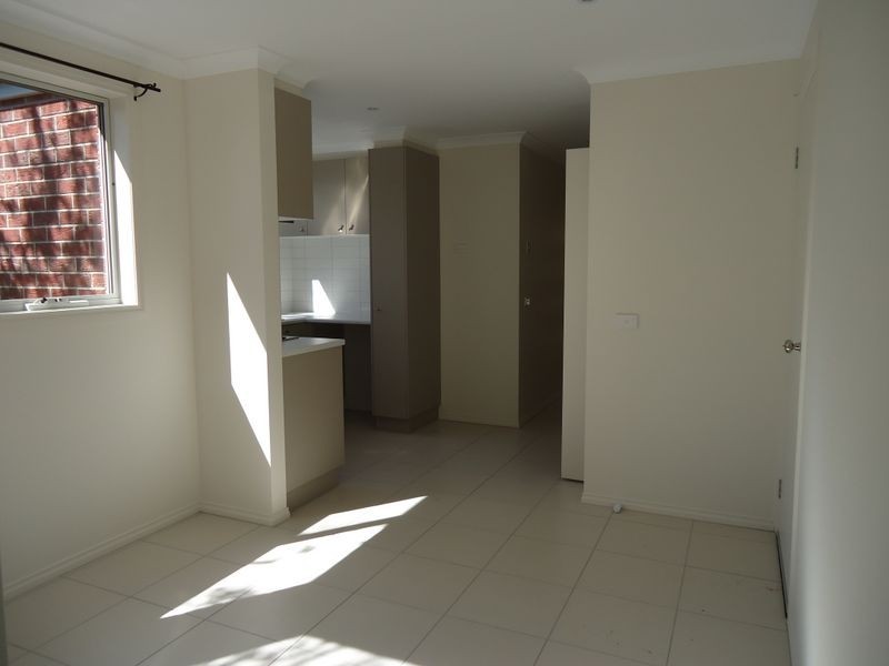 4/24 Hughes Crescent, Dandenong North VIC 3175