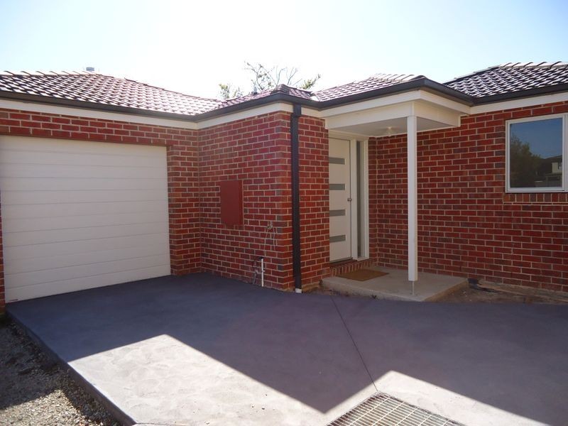 4/24 Hughes Crescent, Dandenong North VIC 3175
