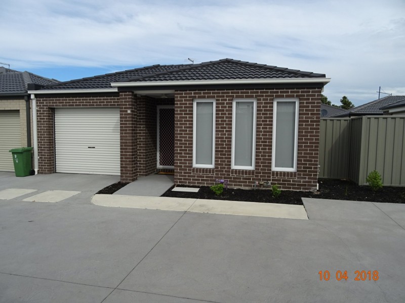 17 Renlik Circuit, Cranbourne VIC 3977