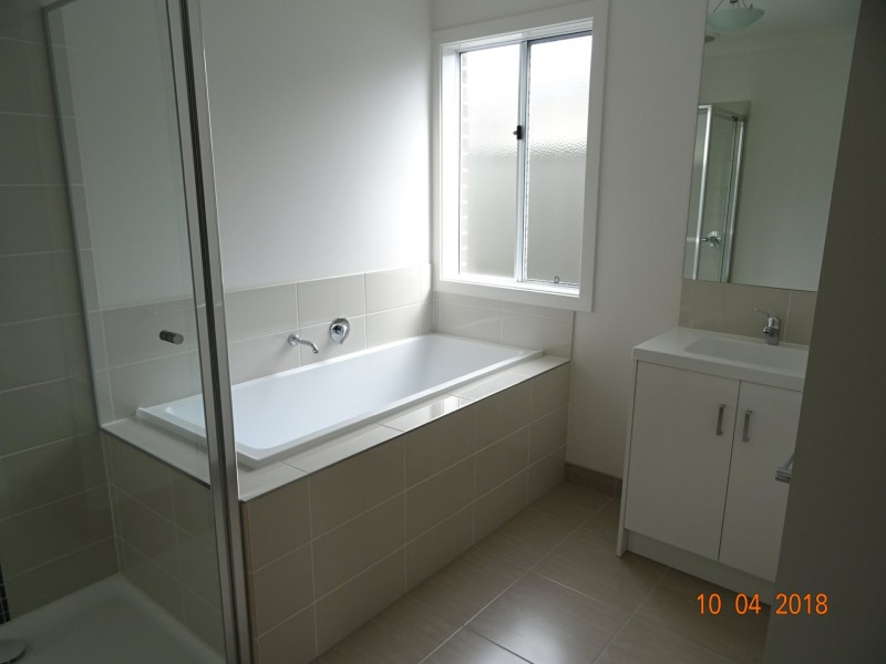 17 Renlik Circuit, Cranbourne VIC 3977