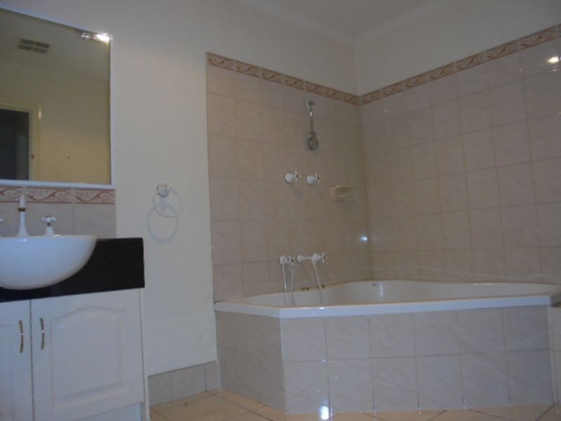 11 Tegans Close, Hallam VIC 3803