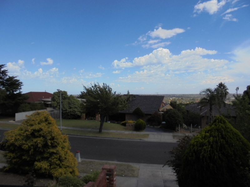 2 Monkhouse Drive, Endeavour Hills VIC 3802