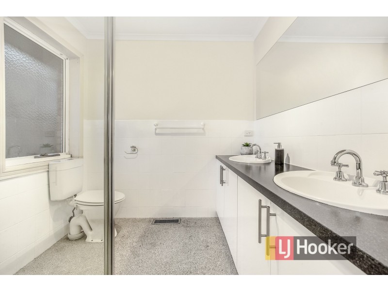 12 George Bass Avenue, Endeavour Hills VIC 3802