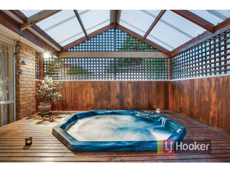 12 George Bass Avenue, Endeavour Hills VIC 3802