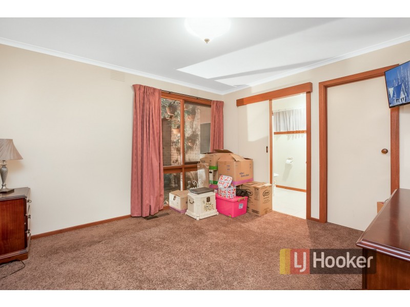 86 John Fawkner Drive, Endeavour Hills VIC 3802