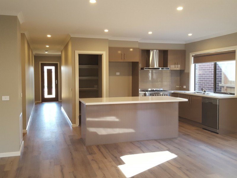 30 Kite Street, Clyde North VIC 3978