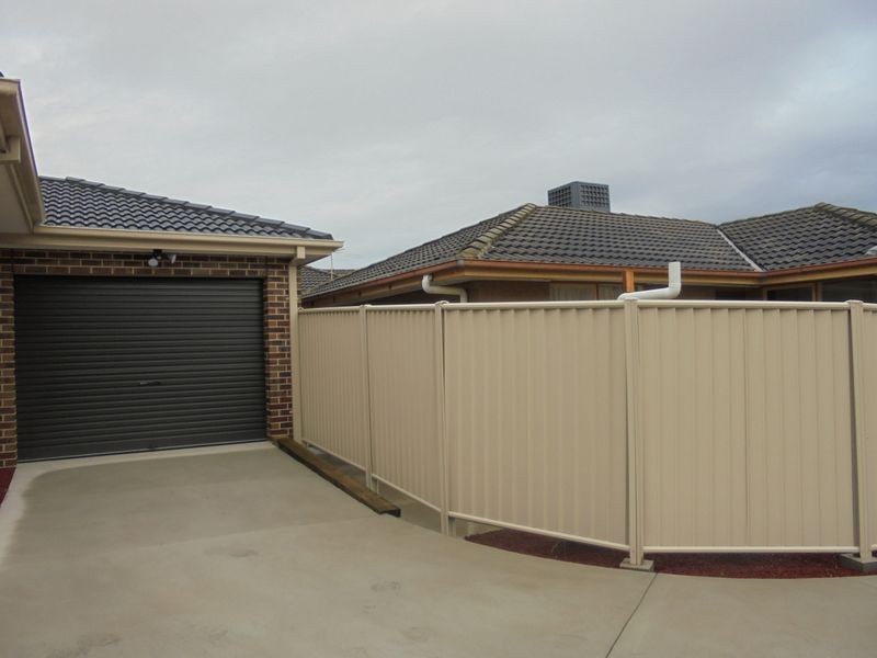 1/22 Crossdale Rise, Endeavour Hills VIC 3802