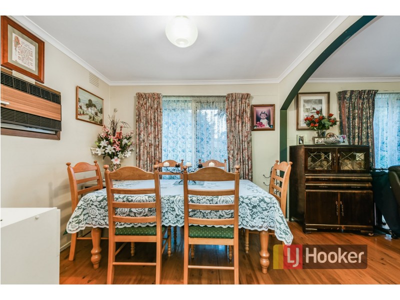 48 Ravenhill Crescent, Endeavour Hills VIC 3802