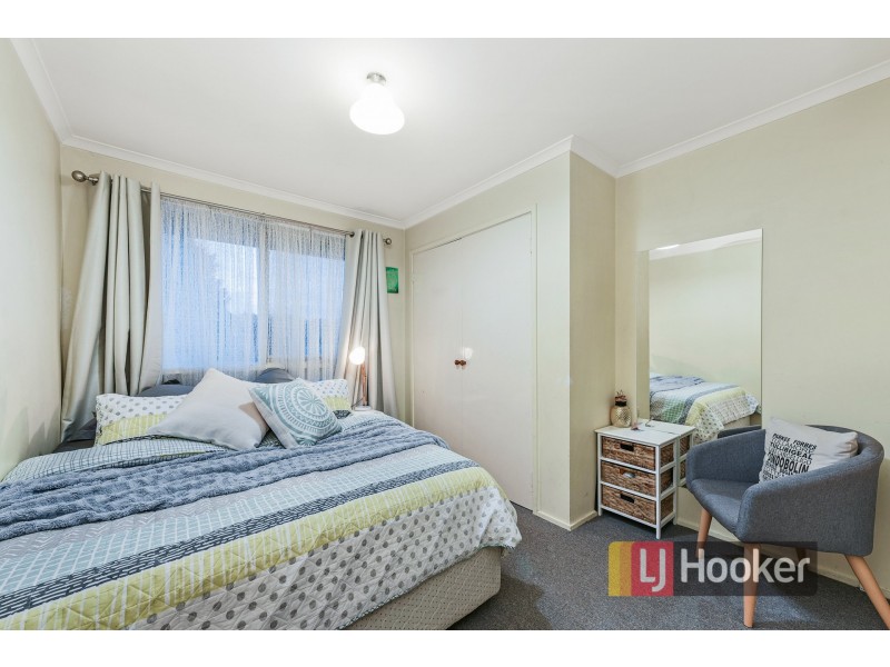 48 Ravenhill Crescent, Endeavour Hills VIC 3802