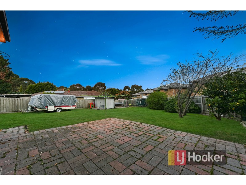 48 Ravenhill Crescent, Endeavour Hills VIC 3802