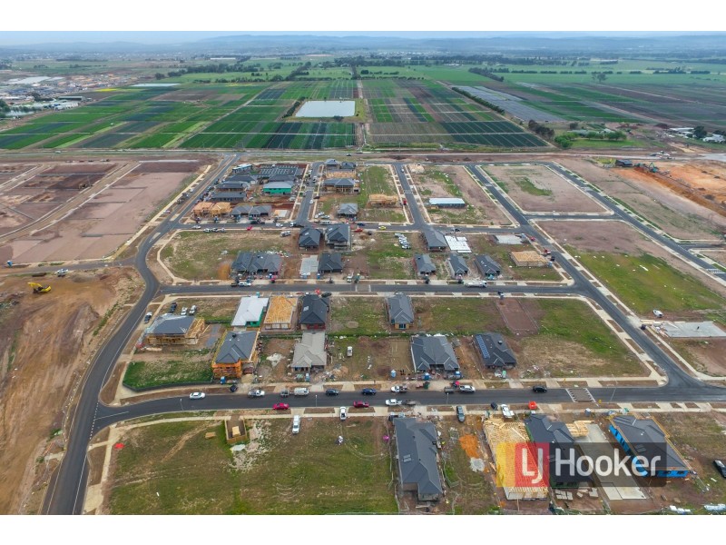 8 Adriatic Circuit, Clyde VIC 3978