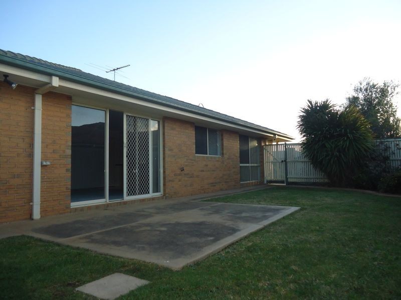 12 Terri Ester Drive, Berwick VIC 3806
