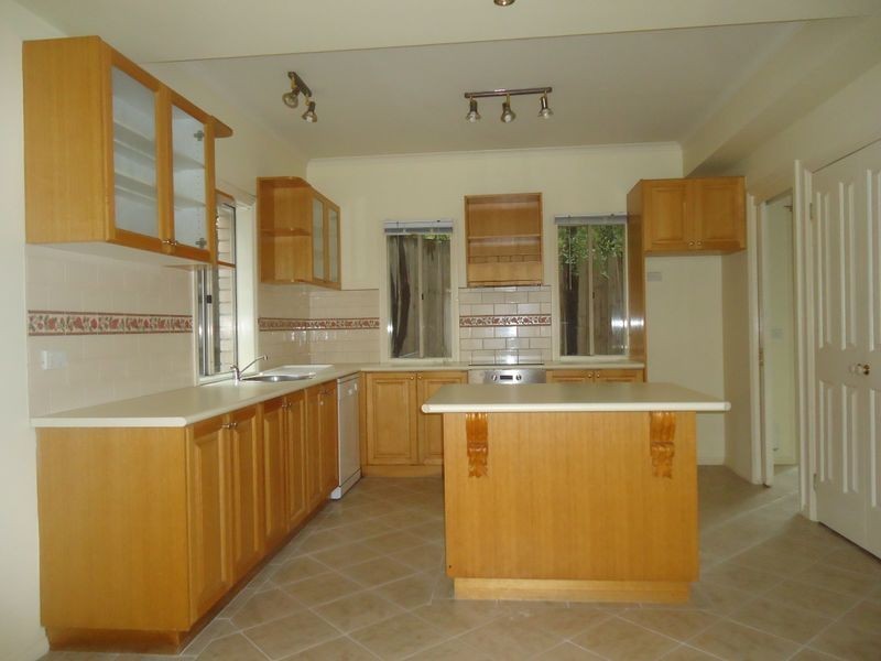 11 Grandview Terrace, Narre Warren South VIC 3805