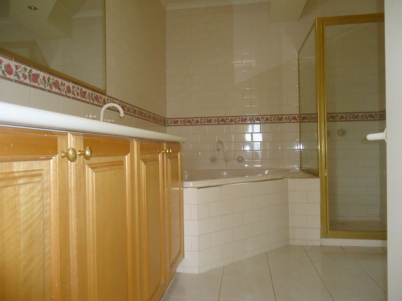 11 Grandview Terrace, Narre Warren South VIC 3805