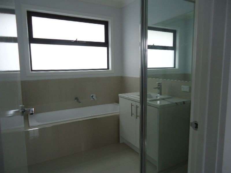 2/14 Tarata Drive, Doveton VIC 3177