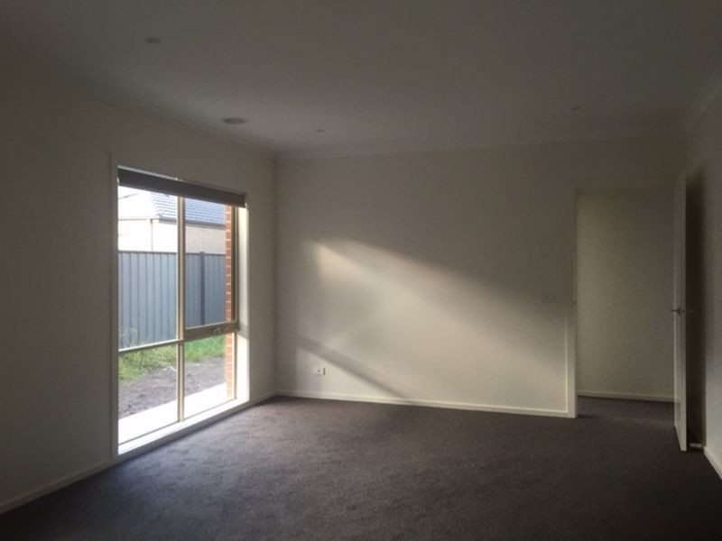 LOT 927/10 Tilia Drive, Cranbourne North VIC 3977