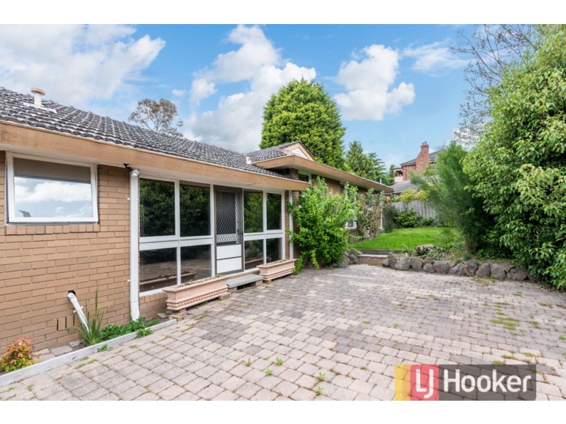 24 RedLeaf Way, Wheelers Hill VIC 3150