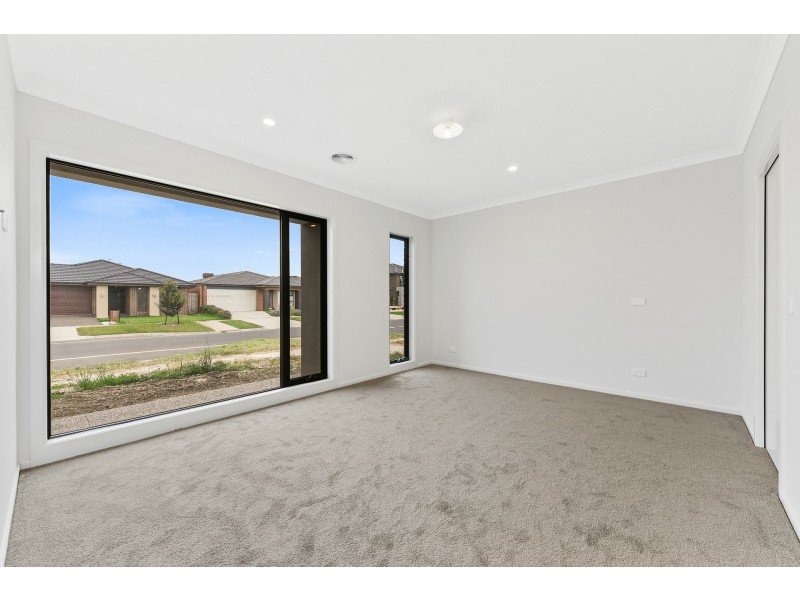 27 Springbrook Drive, Clyde North VIC 3978