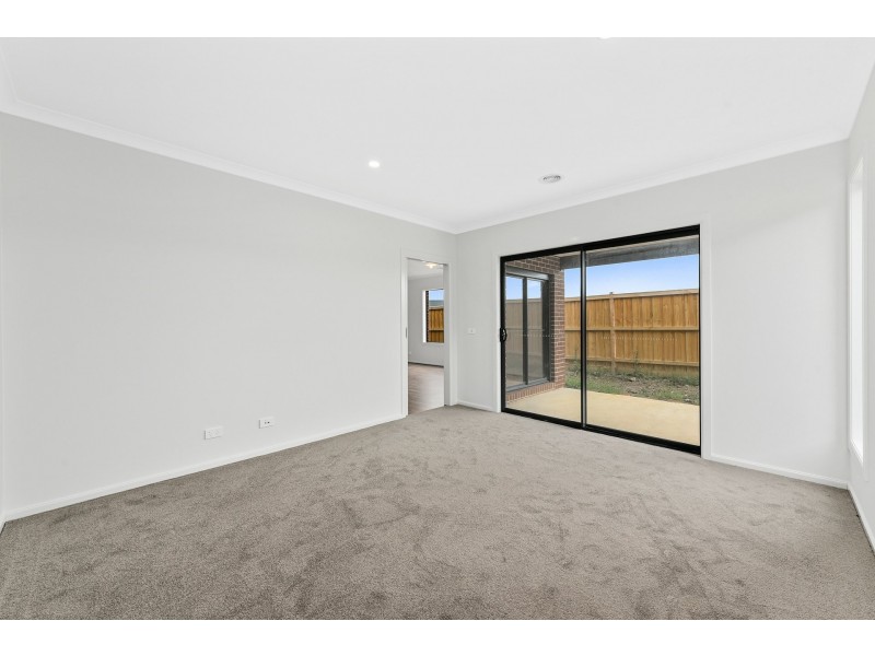 27 Springbrook Drive, Clyde North VIC 3978