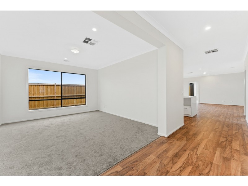 27 Springbrook Drive, Clyde North VIC 3978