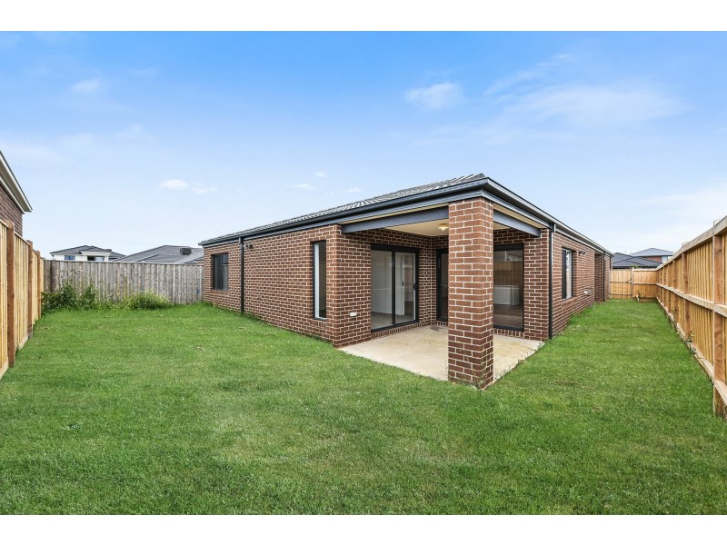 27 Springbrook Drive, Clyde North VIC 3978