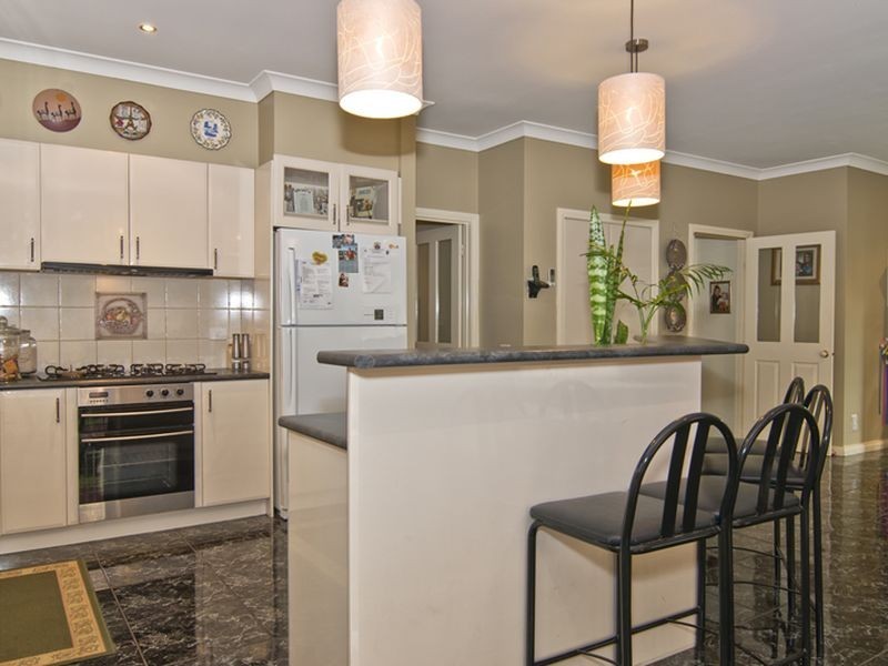 66 Lawson Way, Endeavour Hills VIC 3802