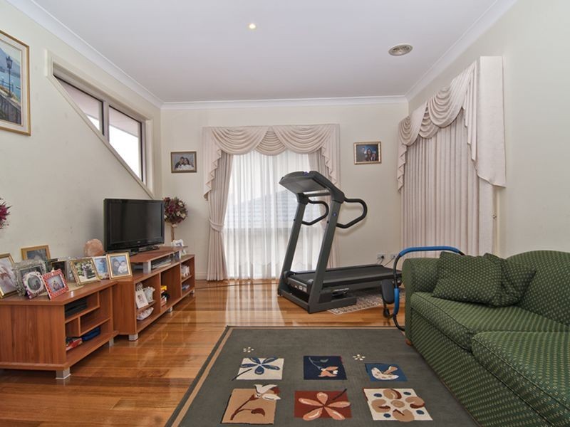 66 Lawson Way, Endeavour Hills VIC 3802