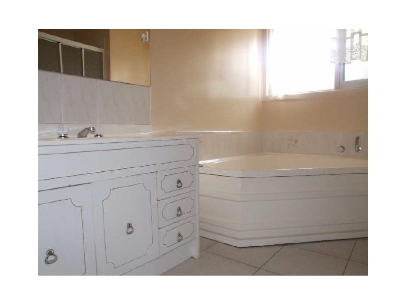 54 Shalimar Crescent, Dandenong North VIC 3175