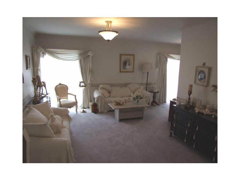 8 Branton Drive, Hampton Park VIC 3976