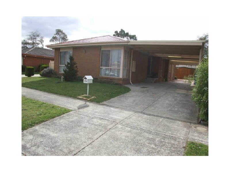 8 Branton Drive, Hampton Park VIC 3976
