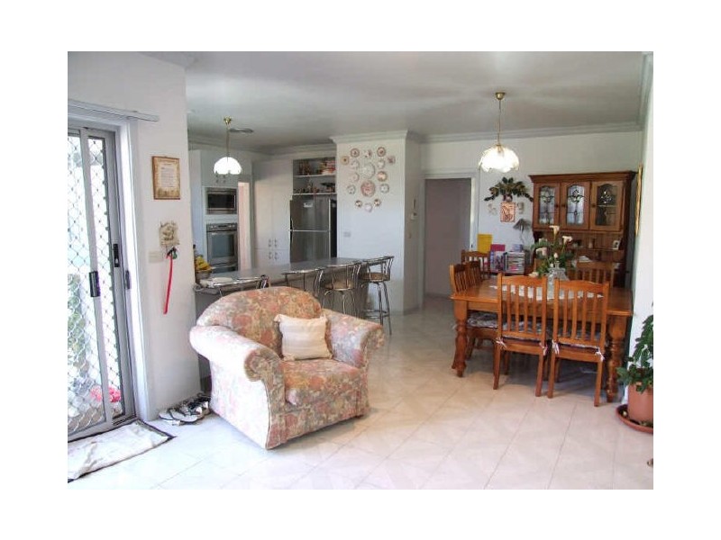 135 Gleneagles Drive, Endeavour Hills VIC 3802