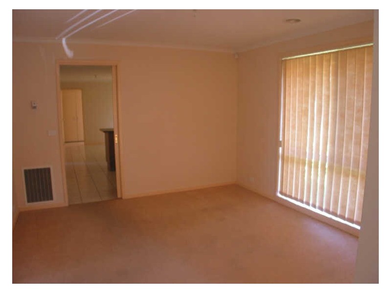 2/16 Gwenda Street, Dandenong VIC 3175