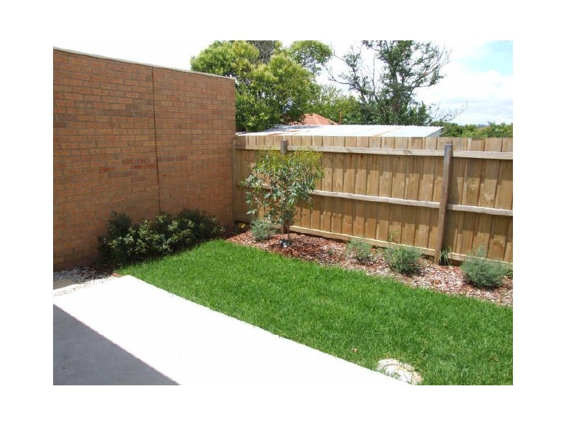 Unit 2/12 Burrows Avenue, Dandenong VIC 3175
