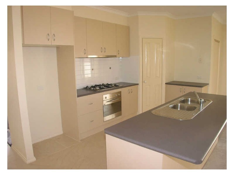 6 Viola Avenue, Pakenham VIC 3810