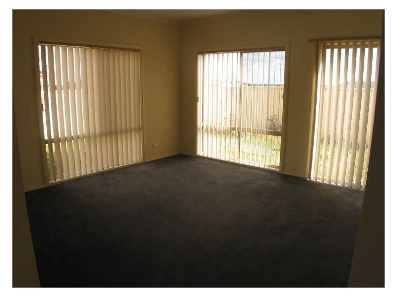 6 Viola Avenue, Pakenham VIC 3810