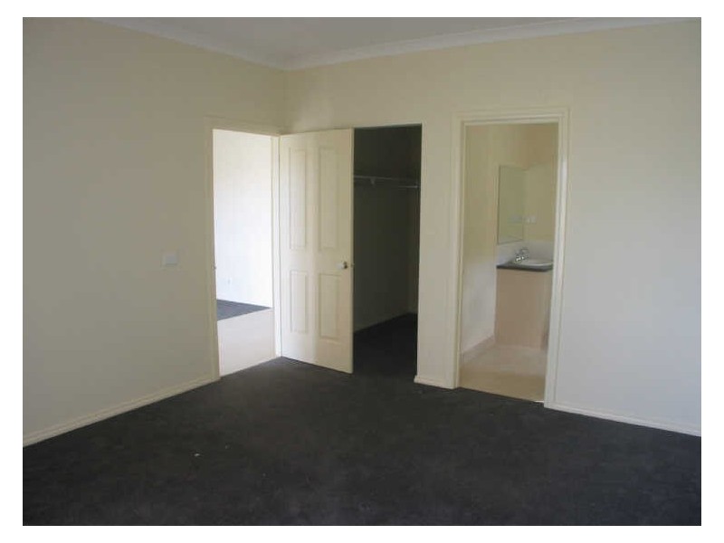 6 Viola Avenue, Pakenham VIC 3810