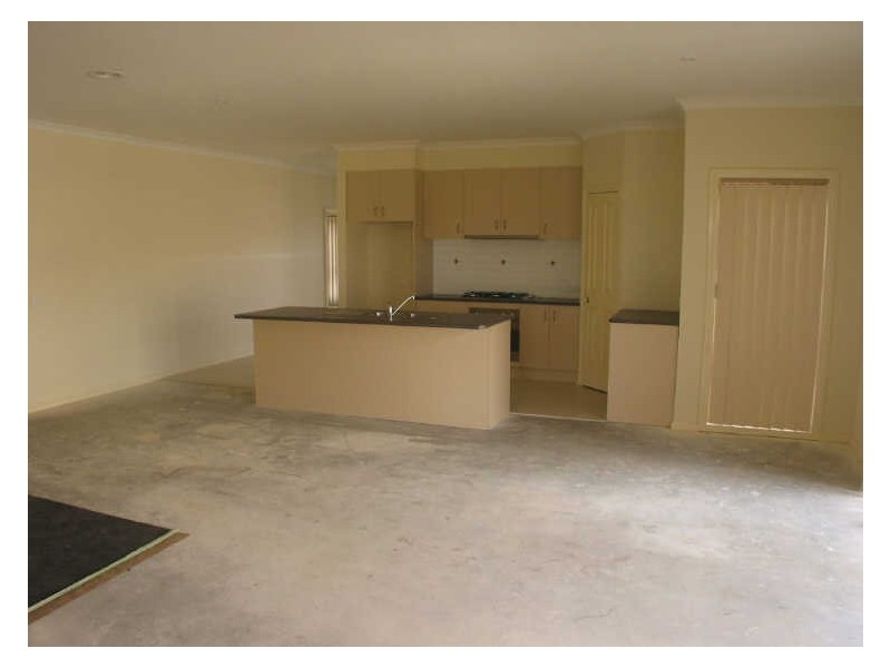 6 Viola Avenue, Pakenham VIC 3810