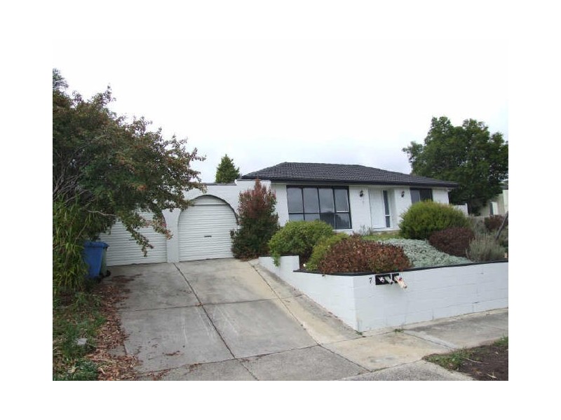 7 Hughes Close, Endeavour Hills VIC 3802