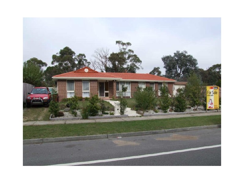 39 Chalcot Drive, Endeavour Hills VIC 3802