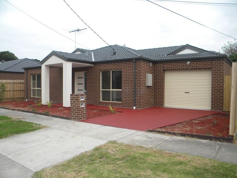 2/2 Prunus Grove, Doveton VIC 3177