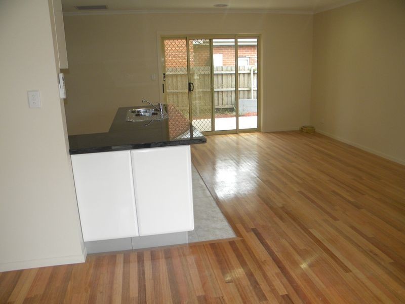 2/2 Prunus Grove, Doveton VIC 3177