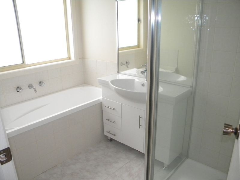 2/2 Prunus Grove, Doveton VIC 3177