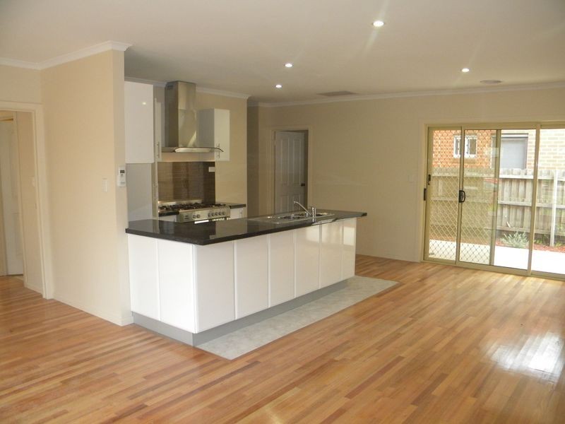 2/2 Prunus Grove, Doveton VIC 3177